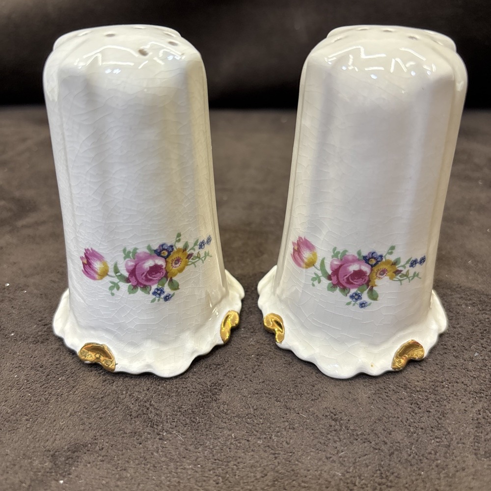 Vtg American Art Farmhouse Salt And Pepper Shakers Roses Blue Flower